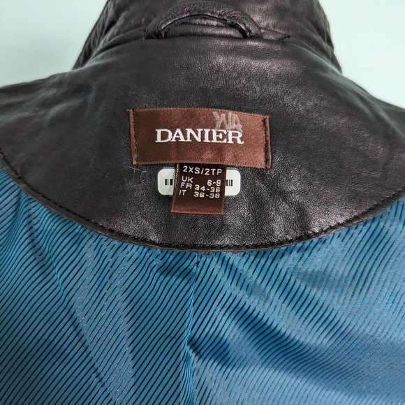 Danier - Picture 6 of 6